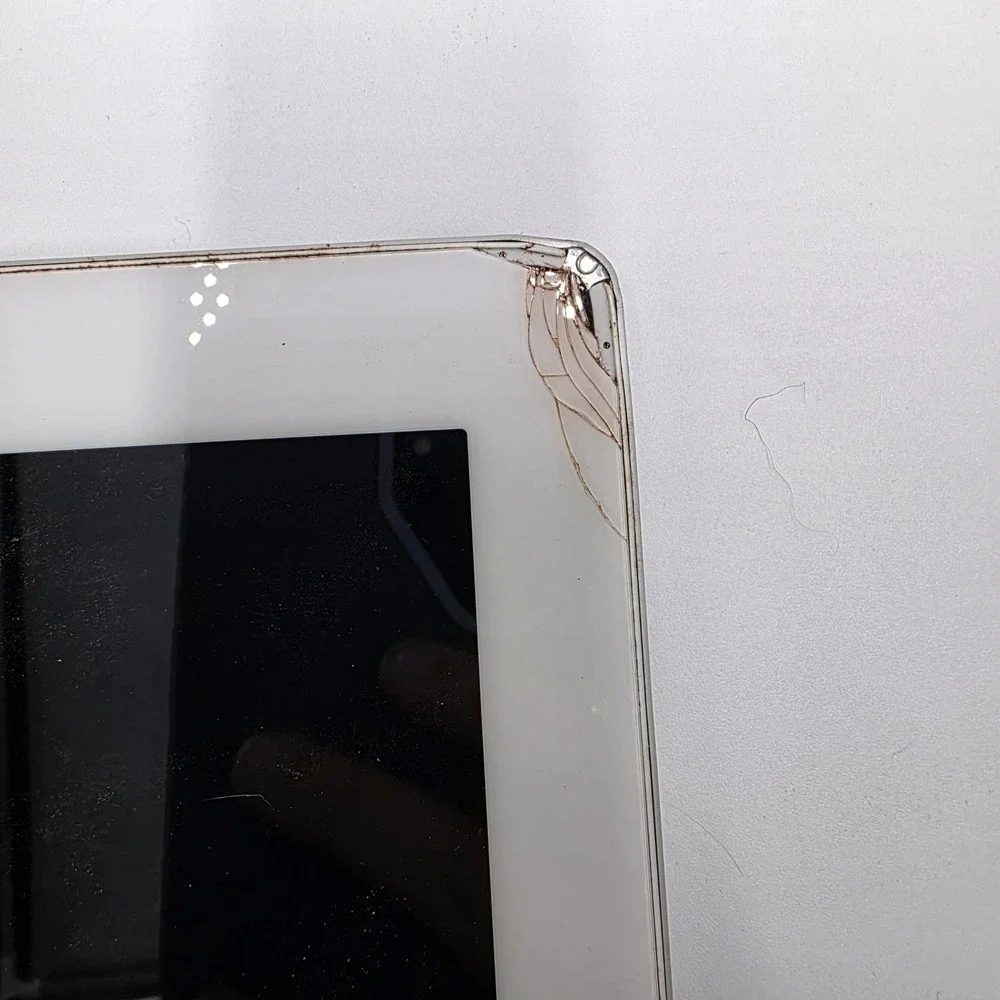 Apple iPad 2nd Gen 16GB Silver WiFi Model A1395 Cracked Screen For Parts Repair
